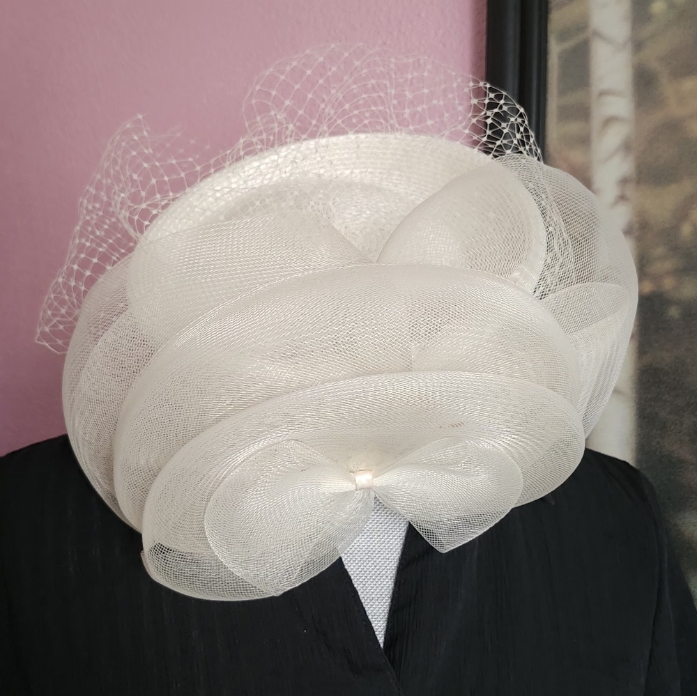 Elegant Whitr Fascinator Pillbox Hat